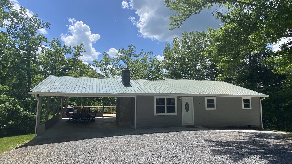 Sharps Chapel House | Endless Summer - Norris Lake Home