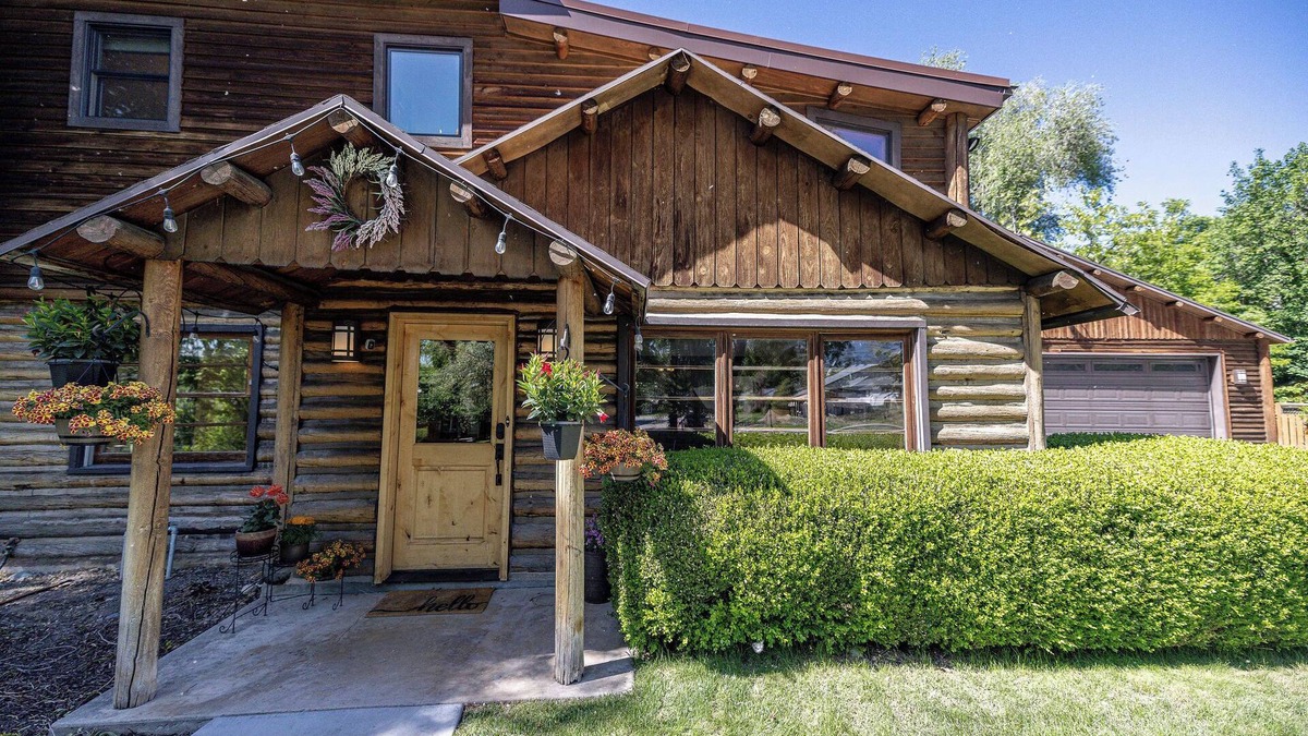 Holladay Bed & Breakfast | Engen Hus Bed and Breakfast