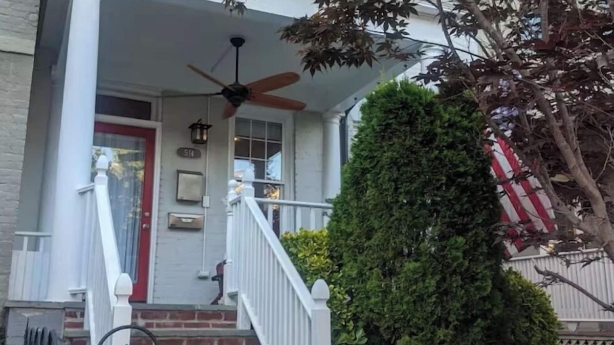 Stanton Park Apartment | English Basement one bedroom apt, 1.5 miles to White House, full kitchen