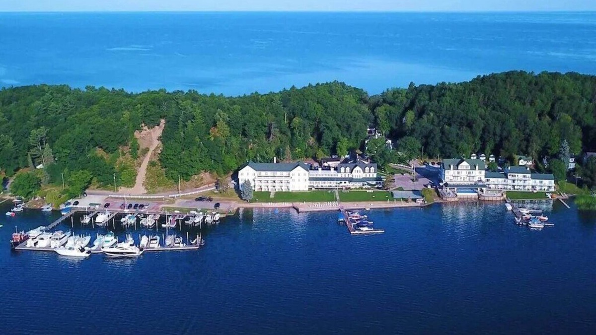 Onekama Condo | ENJOY 2 LAKES: NEW Portage Lakefront condo-HOT TUB OPEN ALL WINTER! One Bdrm.