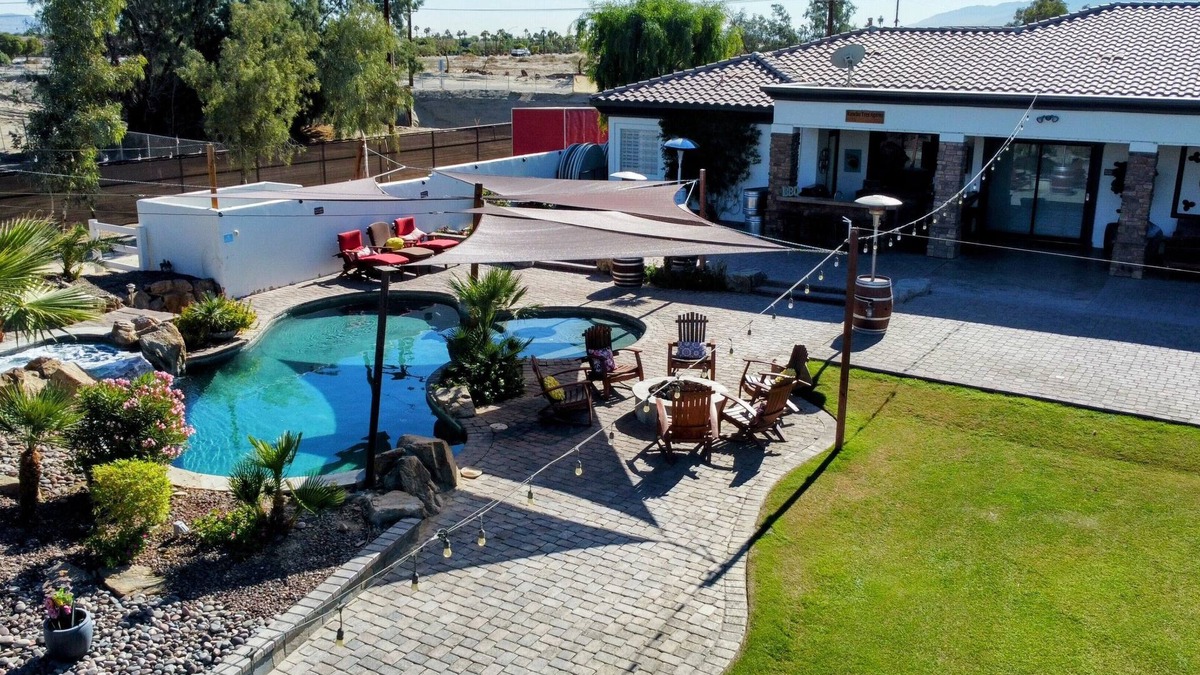 Indio House | Enjoy 5 Acres of Privacy and fun!