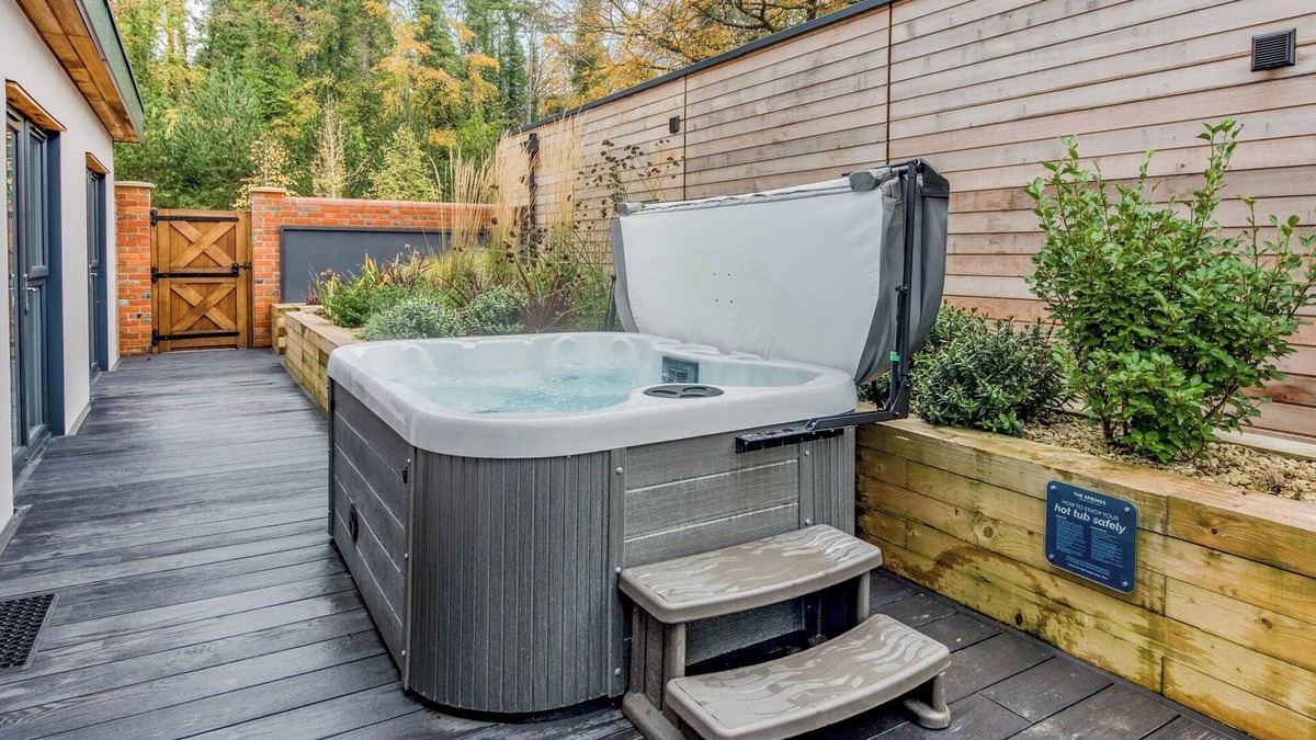North Stoke Ski Chalet | Enjoy a break in the Mill Pond Premier Lodge.