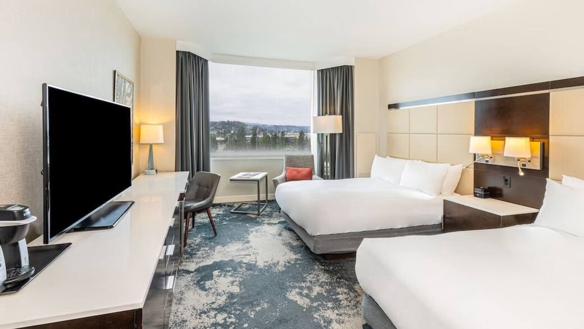 Redwood Shores Hotel | Enjoy a Hassle-Free and Comfortable Stay! 4 Family-friendly Units, Pets Allowed