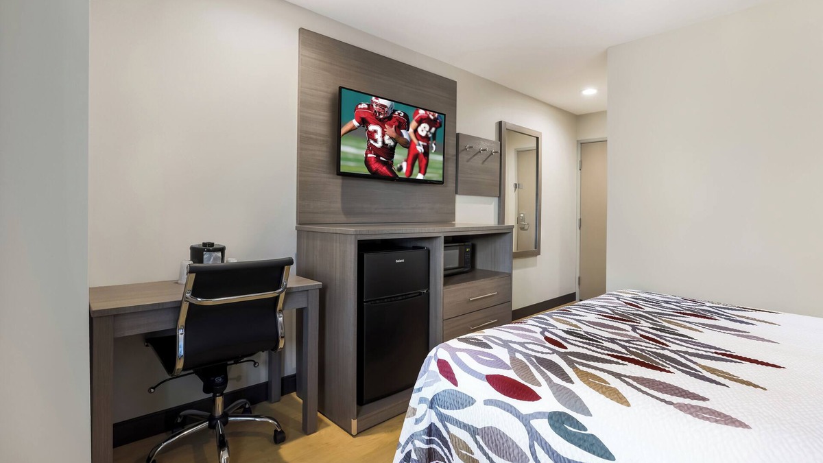 Sulphur Hotel | Enjoy a Hassle-Free and Suiting Stay! Free Onsite Parking, Pets Are Welcome!