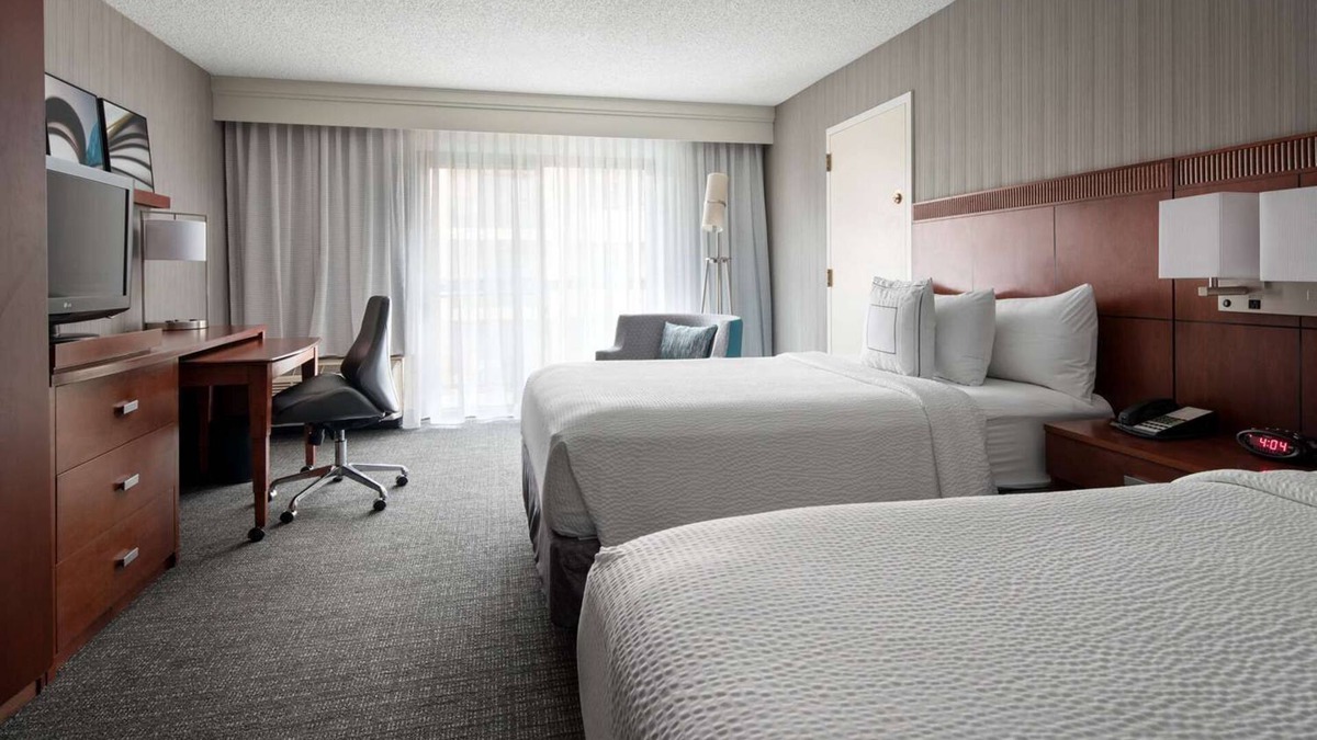 El Segundo Hotel | Enjoy a Hassle-Free Stay! Pet-Friendly, Short Drive to Hermosa Beach Pier