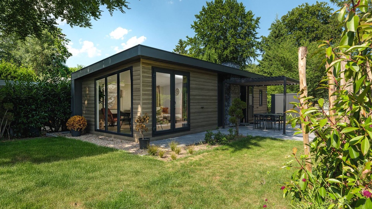 Lieren House | Enjoy a holiday home in the wooded nature of the Veluwe, complete with modern amenities and a stylish pergola and electric outdoor fireplace for optimal comfort.