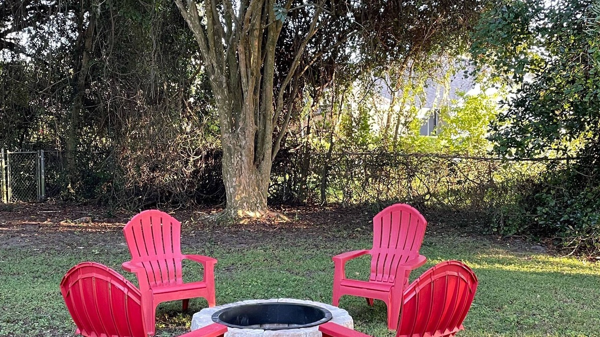 Bartow House | Enjoy a little bit of country in the city