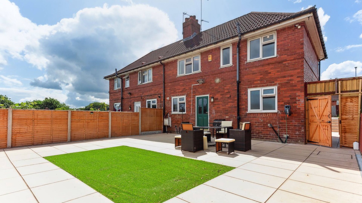 Bramley House | Enjoy a lovely and comfy house.