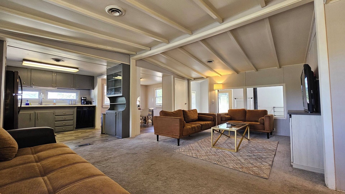 Adamstown House | Enjoy a Peaceful environment with neighboring mini pones a fire pit to sit under the stares. roll into the oversized parking lot and enjoy this lovely modern farm home.