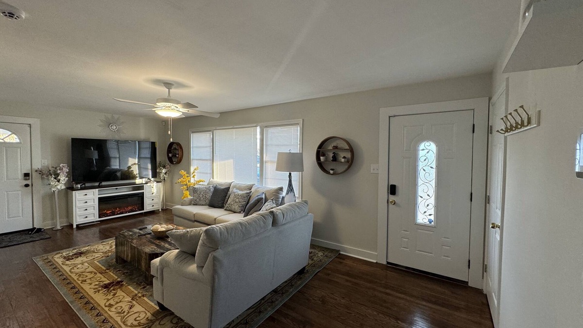 Port Wentworth House | Enjoy a quiet vacation. Minutes away from airport, Tanger outlet, and shoppings