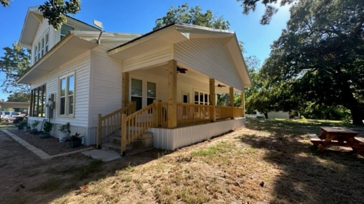 Arthur City Other | Enjoy a Relaxing Retreat to The Farmhouse in the East Texas Countryside!