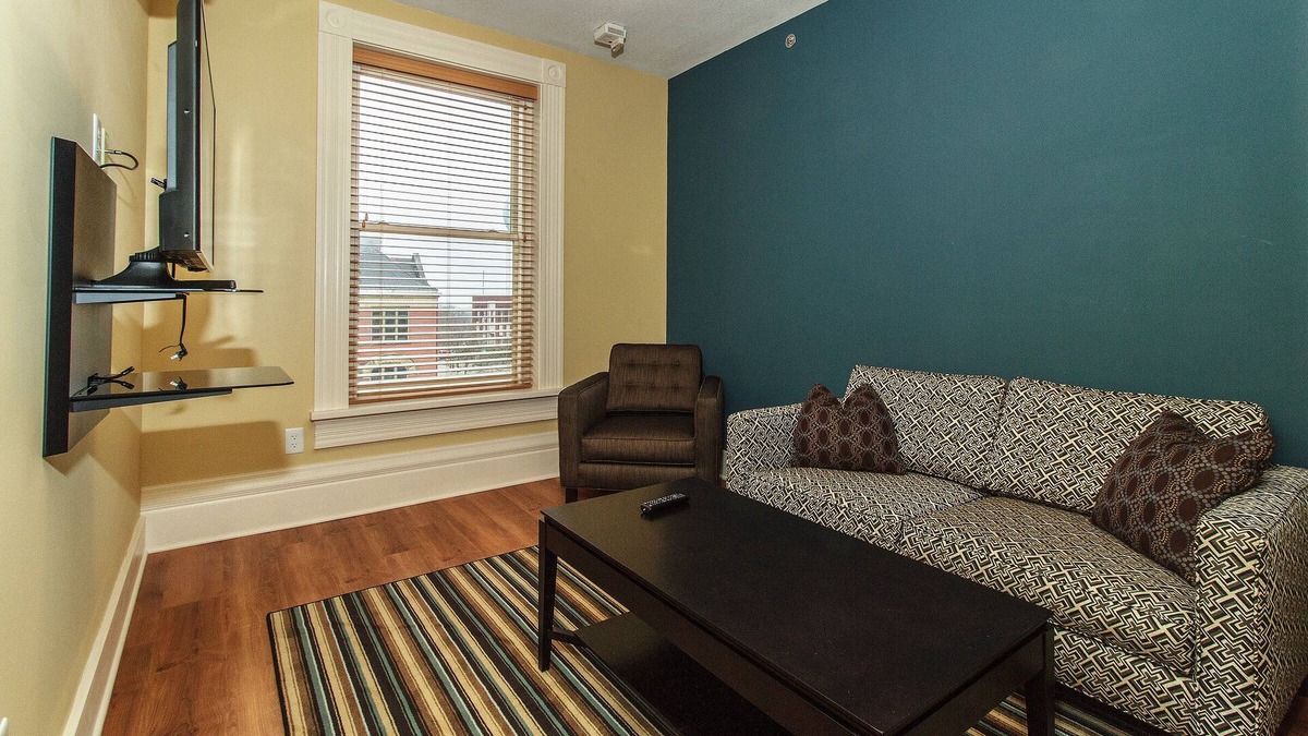 St. Clairsville House | Enjoy a Seamless Blend of Functionality and Style Condo close to Wheeling 208