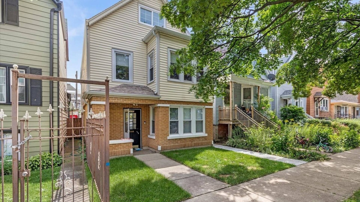 Logan Square Apartment | Enjoy a stylish experience at this centrally-located place