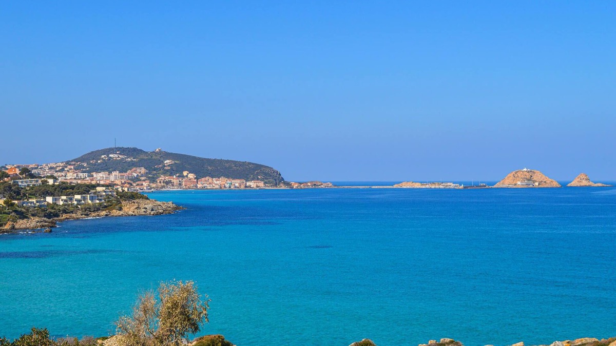 Feliceto House | Enjoy a wonderful view of the countryside from the inviting vacation home with pool.
