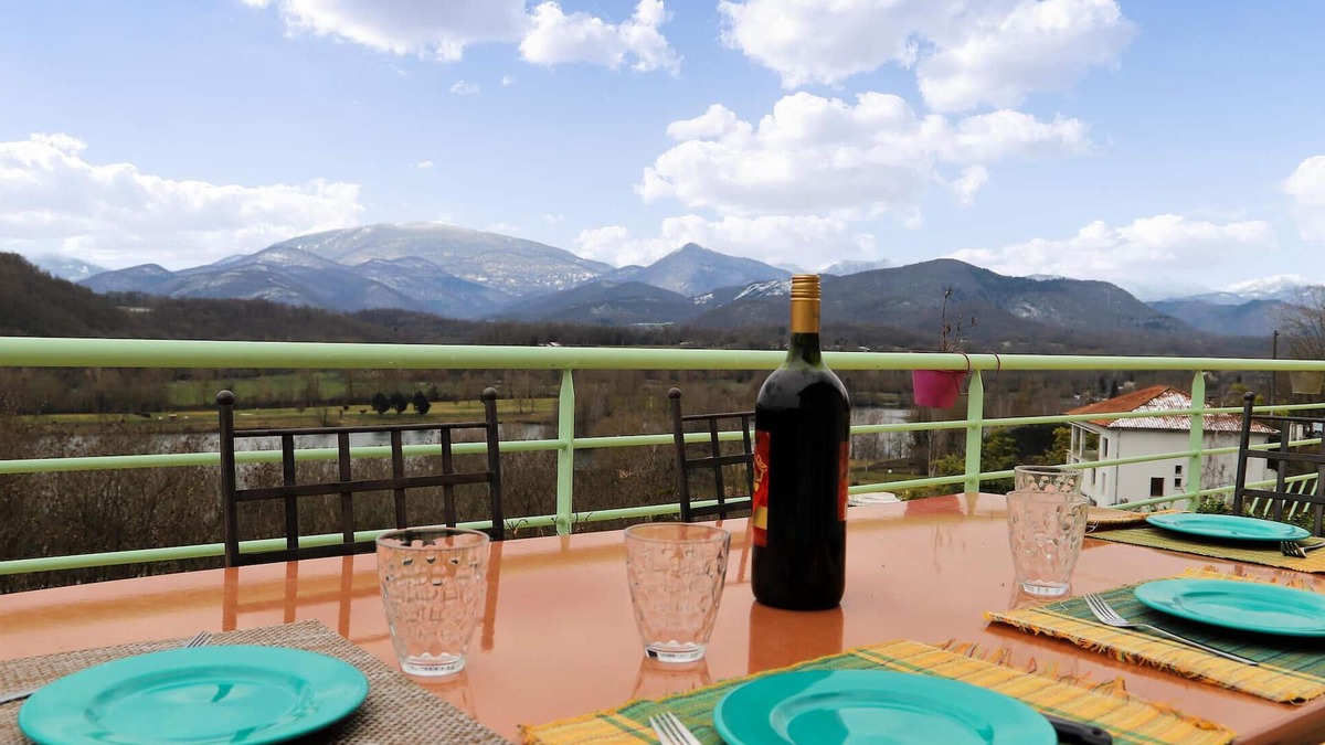 Montrejeau House | Enjoy an incomparable panorama in this modern vacation home near a lake.
