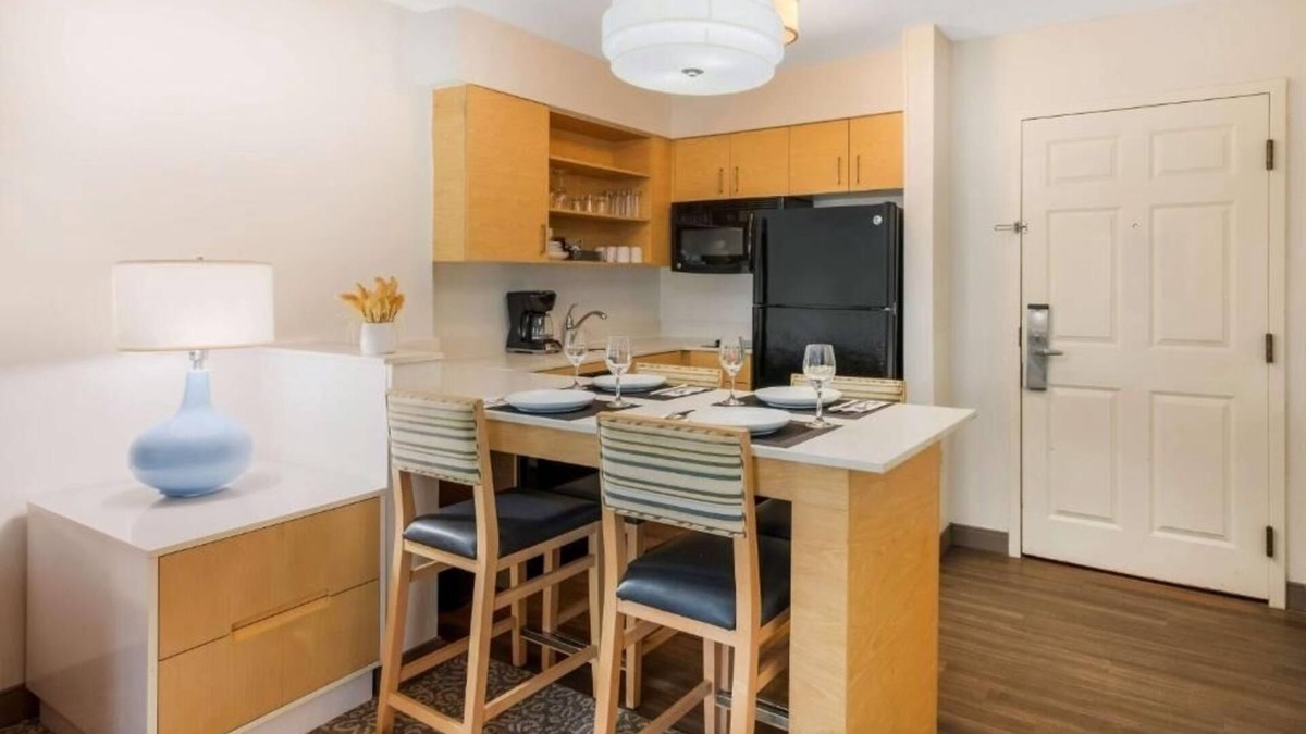 Arrowood Hotel | Enjoy Apartment Living at 2 Suites Near Charlotte Premium Outlets & Carowinds