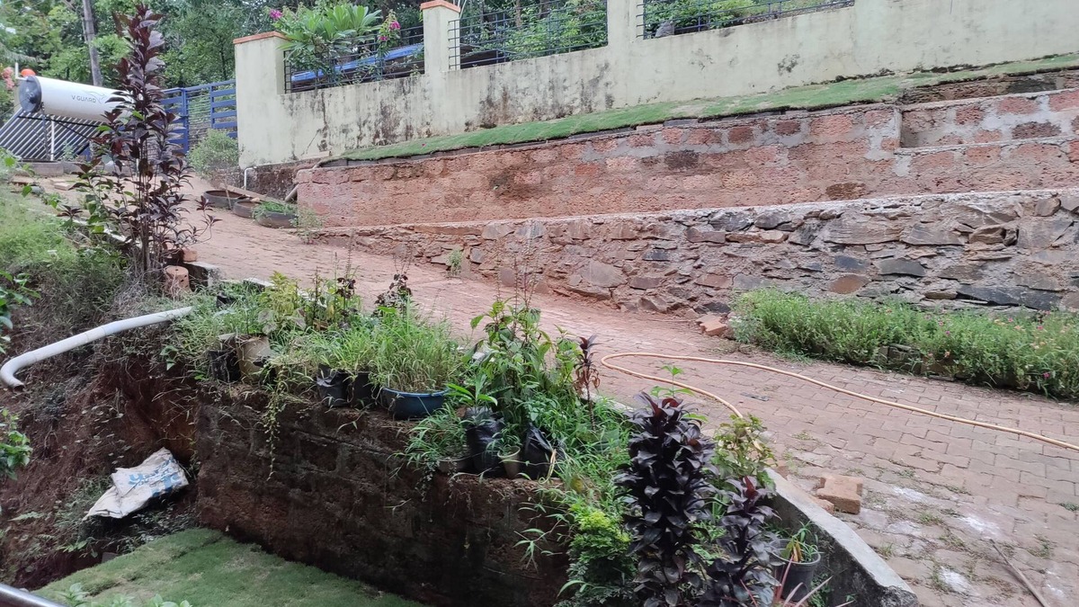 Yellapur House | Enjoy Beautiful Guest House With View