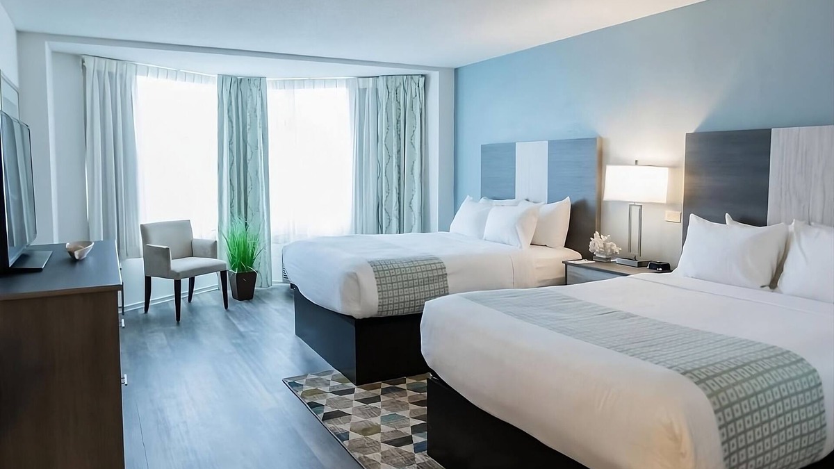 Silver Beach Hotel | Enjoy Comfort and Convenience on your Vacation! 4 Ocean View Units! Onsite Pool!