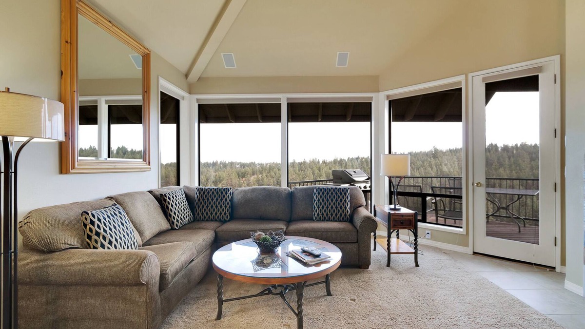 Century West Condo | Enjoy Deschutes River Views from Beautiful 2-Bedroom Mt. Bachelor Village Condo