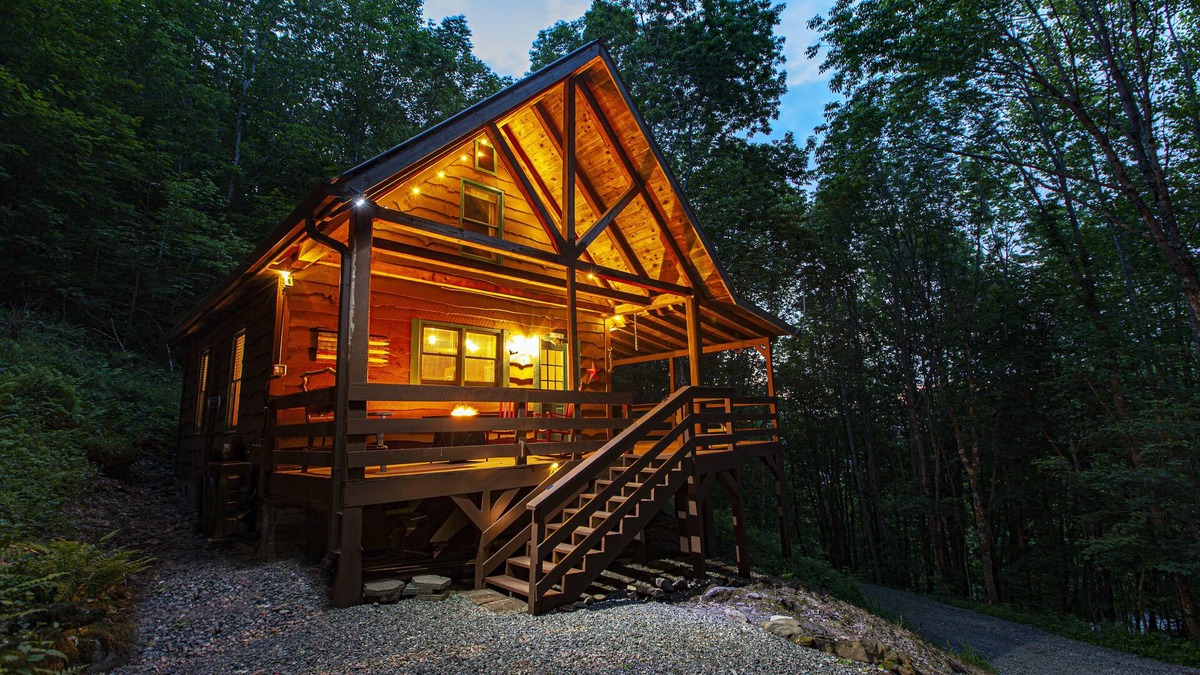 Zionville Cabin | Enjoy Fall Colors in your own 3 acre Forest!