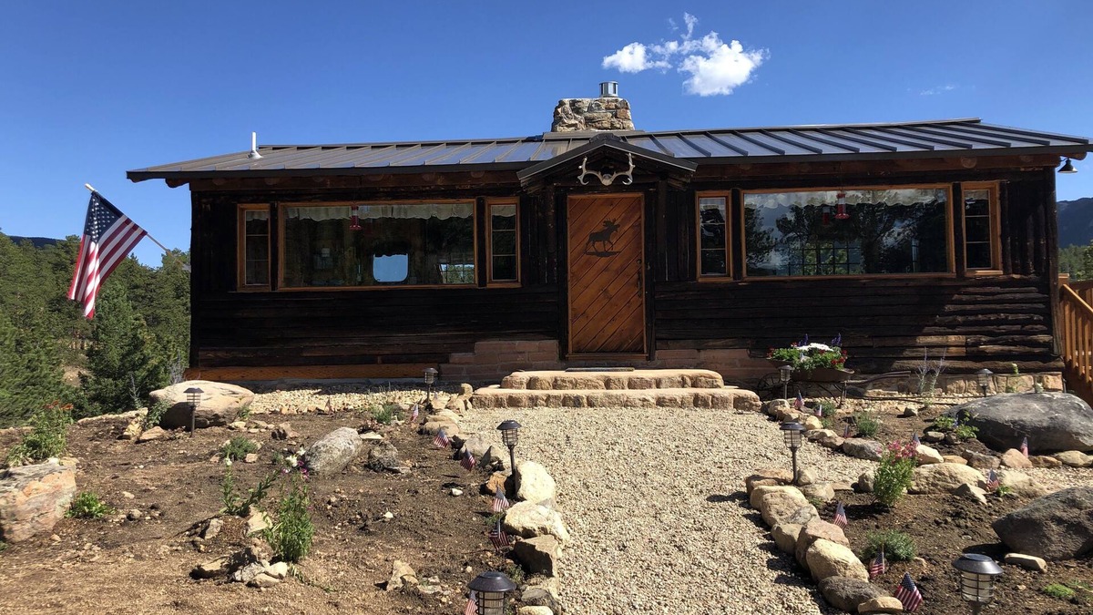 Allenspark Cabin | Enjoy family holidays near RMNP/Estes Park. New pricing for the fall/winter.