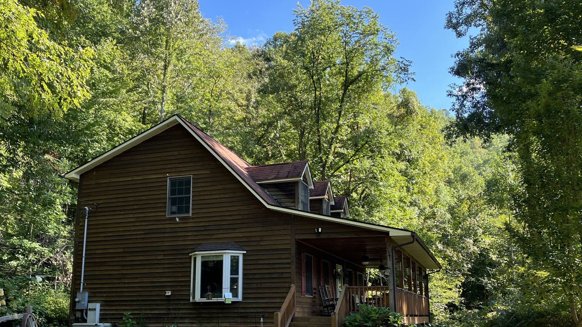 Cherokee Cabin | Enjoy great trout fishing and the serenity of the mountains!