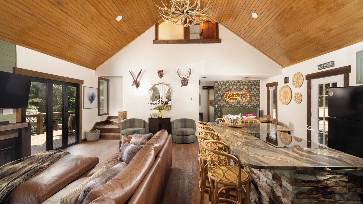 West Union House | Enjoy Lake Keowee with Private Sandy Beach, Dock, Water Toys, PWC & Boat options