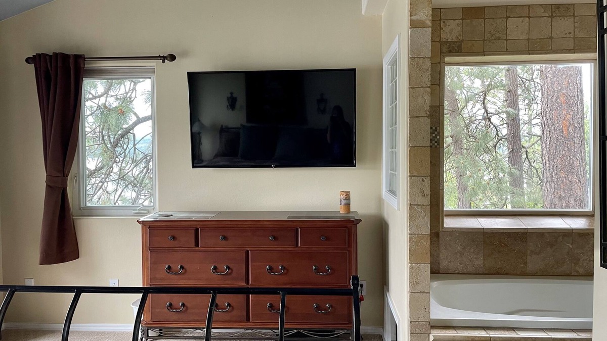 Harrison House | Enjoy Lake Life in Carlin Bay