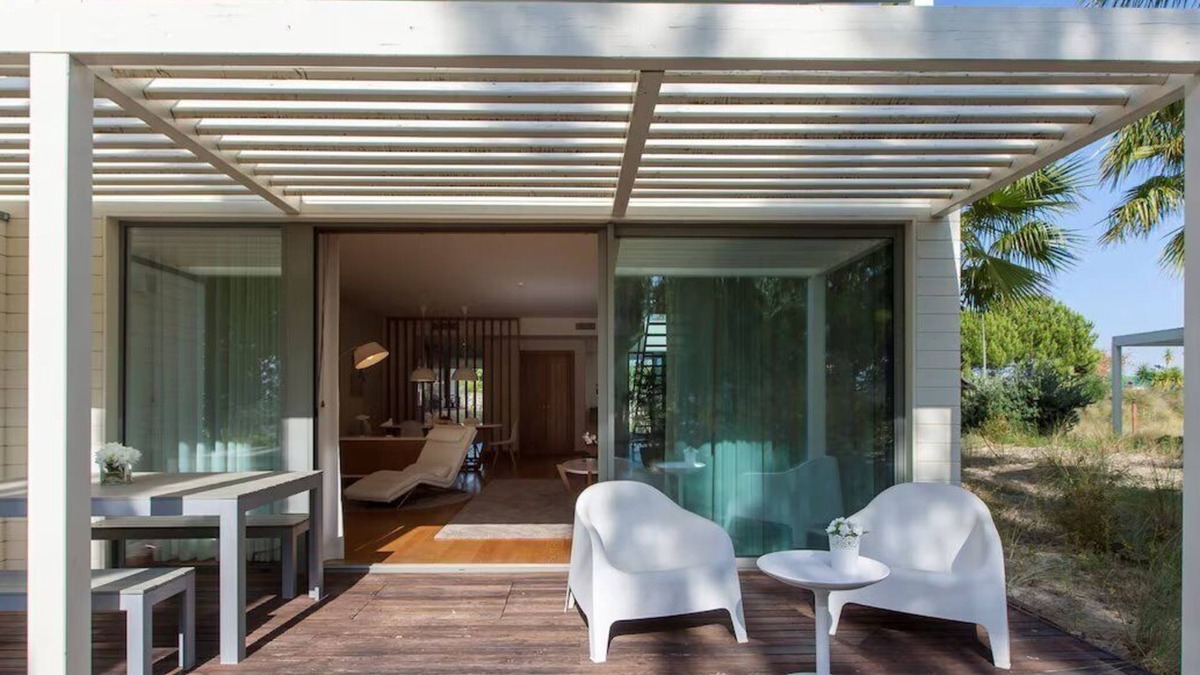 Carvalhal Hotel | Enjoy Lisbon Coast! Tennis, Free Parking on the Beach and Playground for Kids!