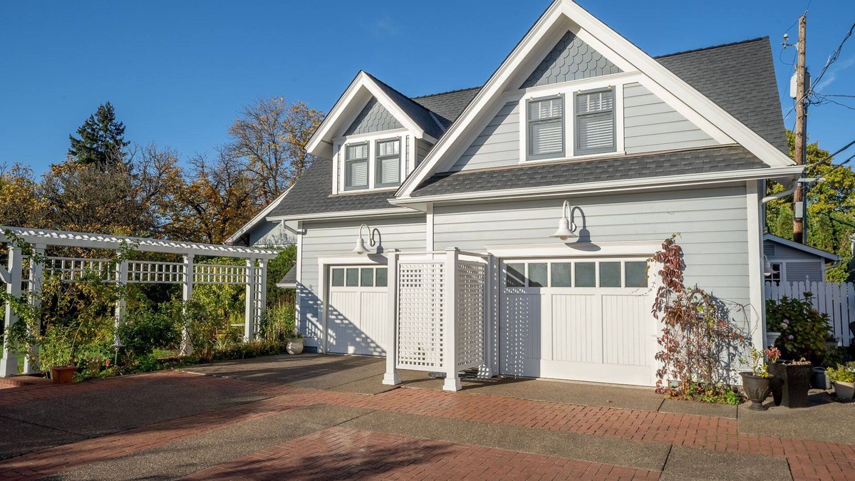 Corvallis Cottage | Enjoy Luxury Living In Downtown Corvallis