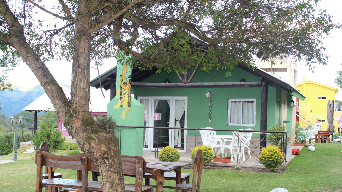 Vaqueros Cabin | Enjoy nature just minutes from downtown. Green Cottage