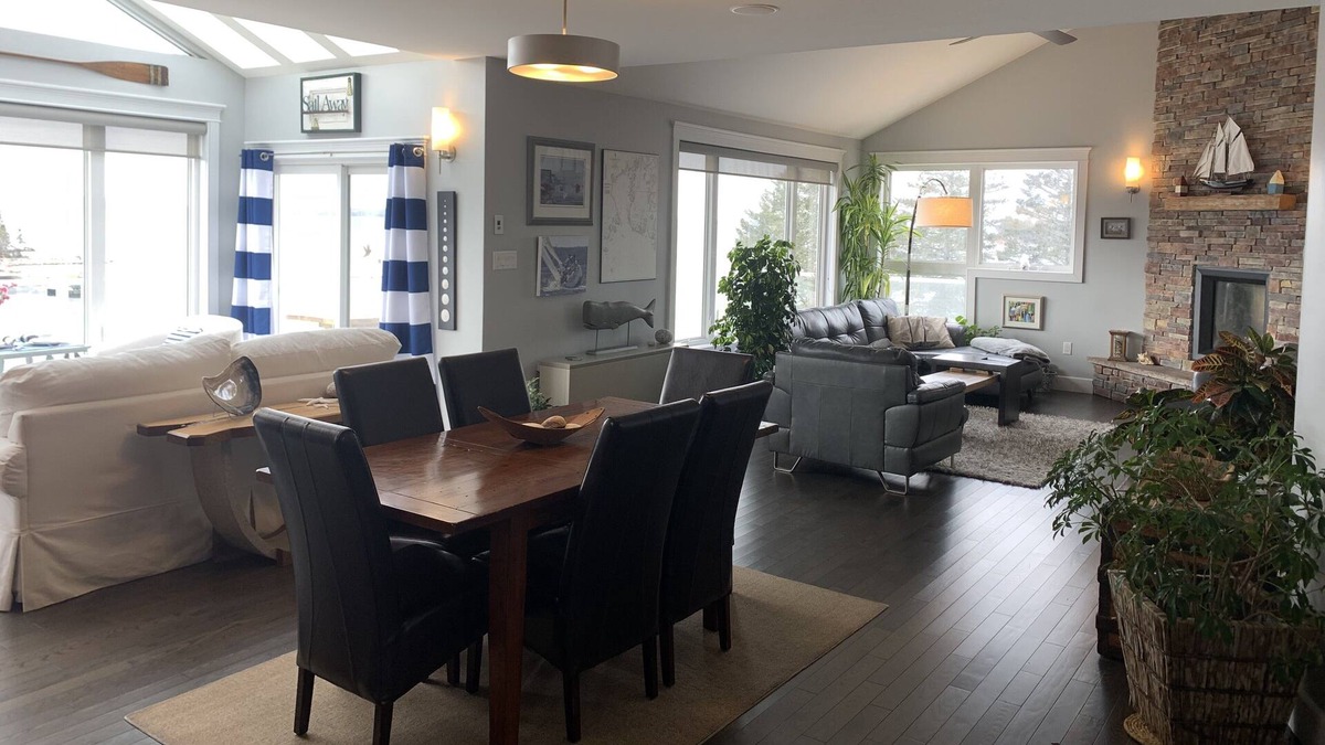 Glen Margaret House | Enjoy oceanfront living at its best!!