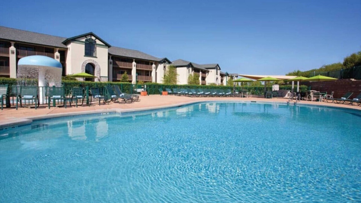 Lake Geneva Apartment | Enjoy onsite Waterpark in this family friendly 1BD condo