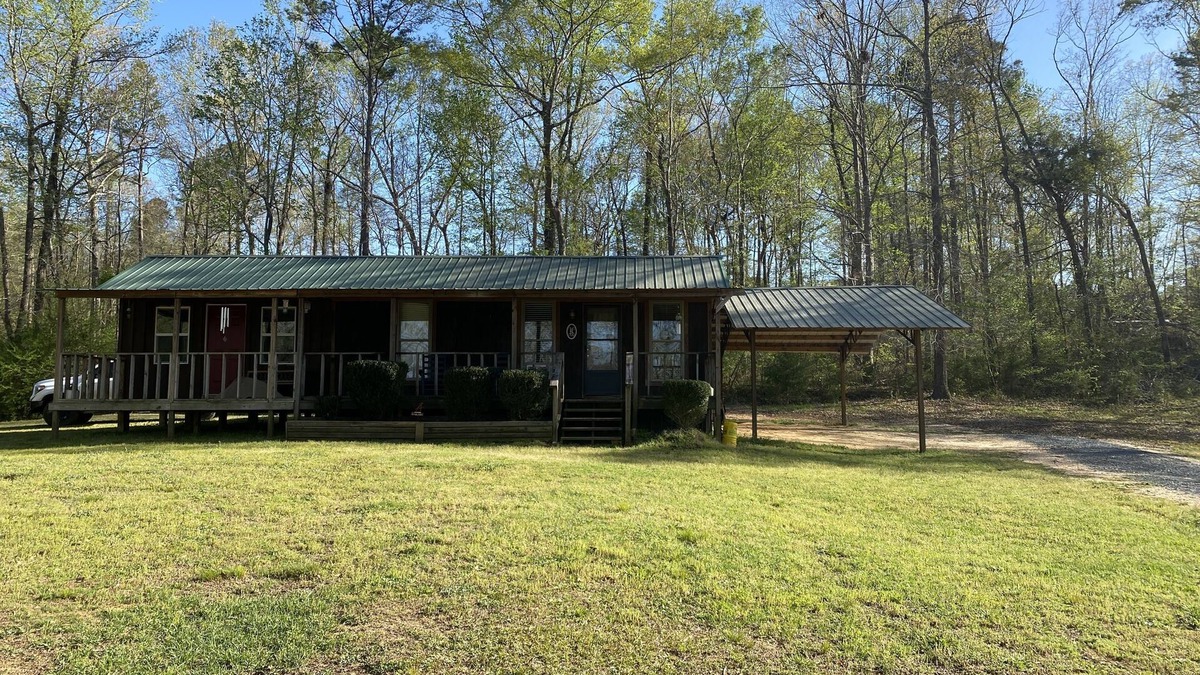 Gordo Cabin | Enjoy our stocked lake and 28 miles to The University of Alabama for football!