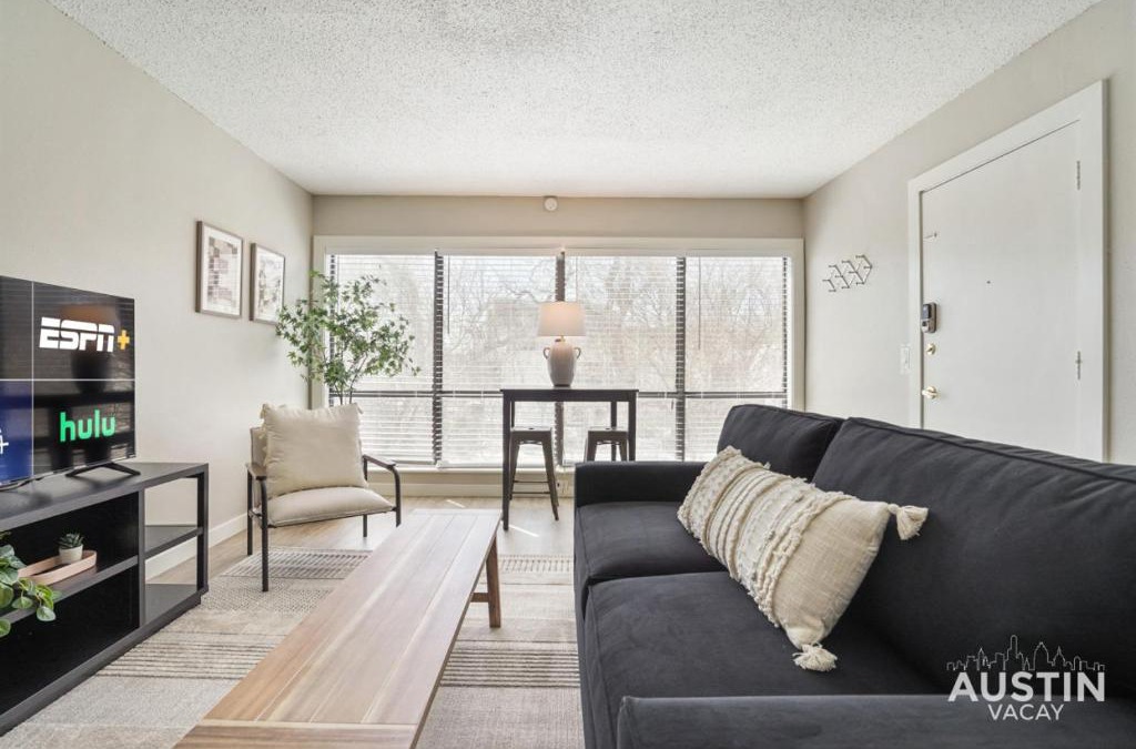 Brentwood Apartment | Enjoy Poolside TVs and Private Cabanas off N Lamar