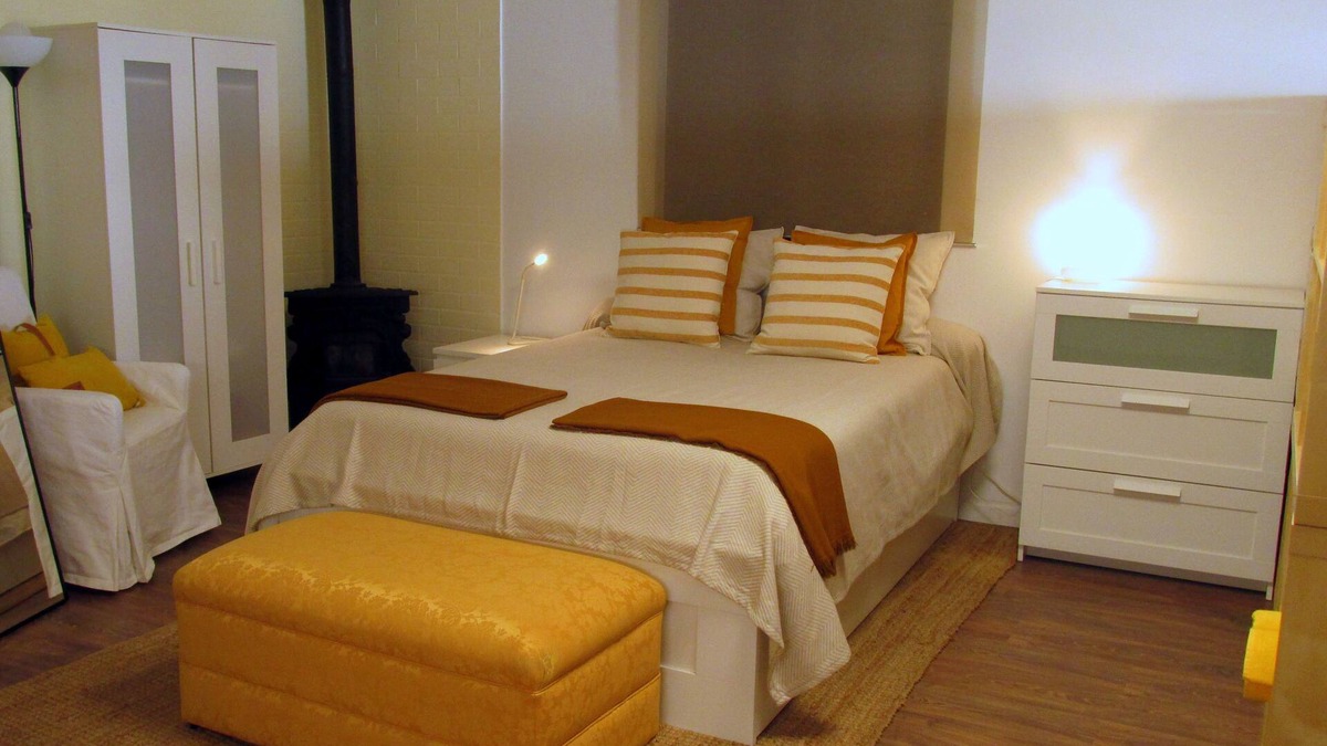 Parede Ski Chalet | Enjoy privacy with a swimming pool and garden near the beach