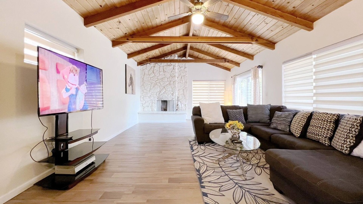 Dublin House | Enjoy quiet 4B2b with 2 king in downtown Dublin