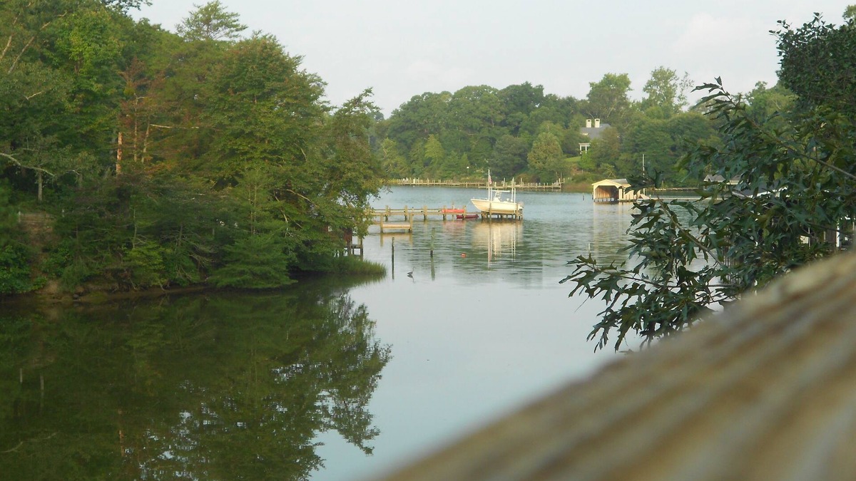 White Stone House | Enjoy Sunsets On The Creek In Your Own Private Paradise.