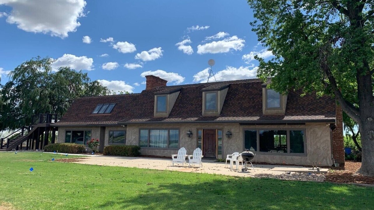 Raisin House | Enjoy the beautiful Kings River and spectacular Sierra views at Riverbend Ranch