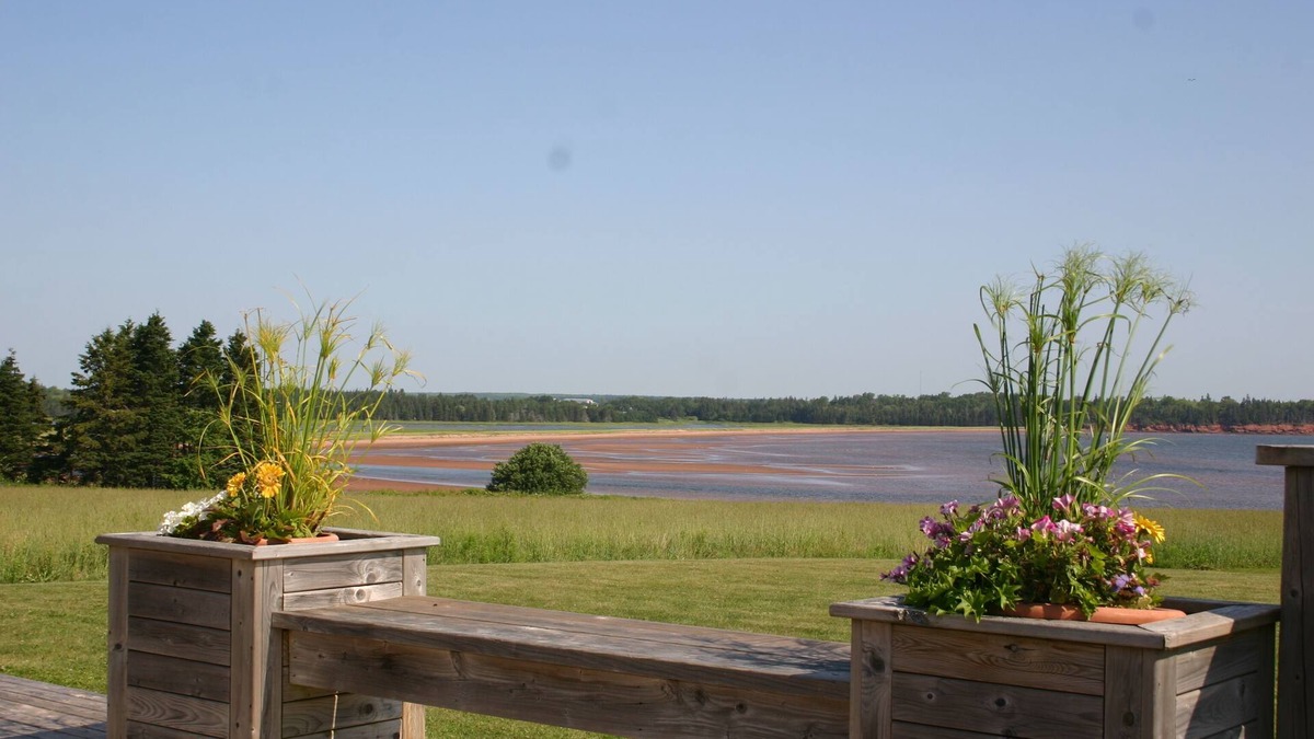 Red House Cottage | Enjoy the Beautiful Ocean View