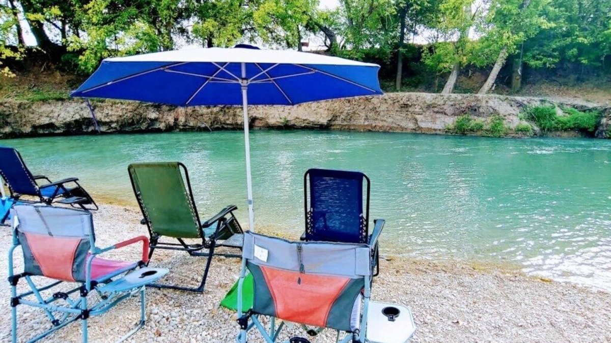 Prairie Lea Cabin | Enjoy the beautiful San Marcos River in this new, nice and comfy cabin!