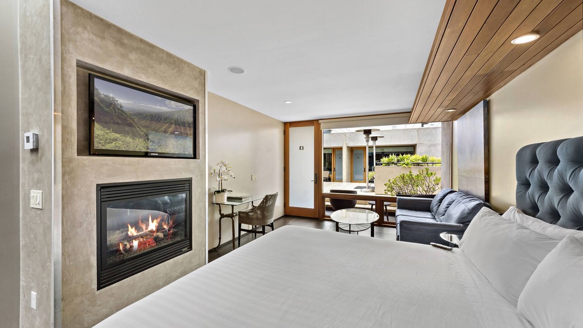 Laguna Beach Hotel | Enjoy the Best of Both Worlds: Beach and cook at Deluxe King Room