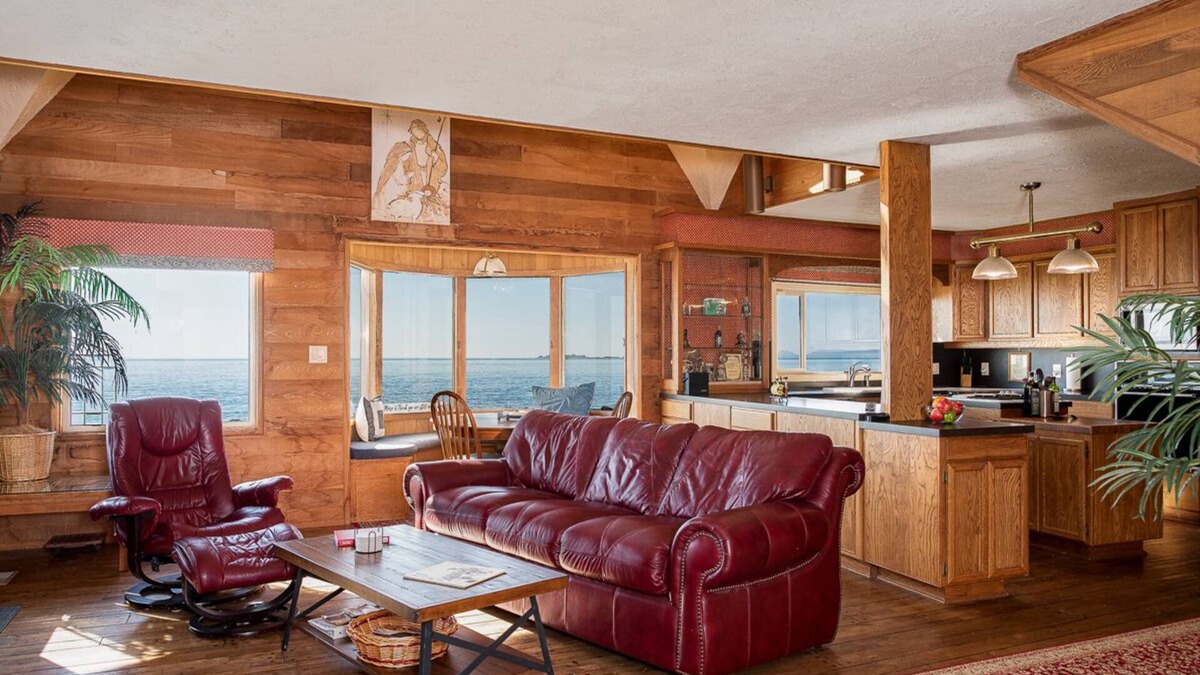 Chinook House | Enjoy the Columbia River and the Pacific Ocean.