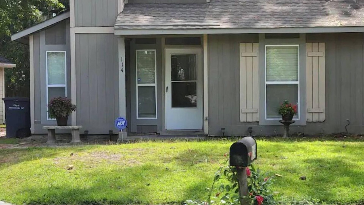 Jacksonville House | Enjoy the entire home and savor your privacy!