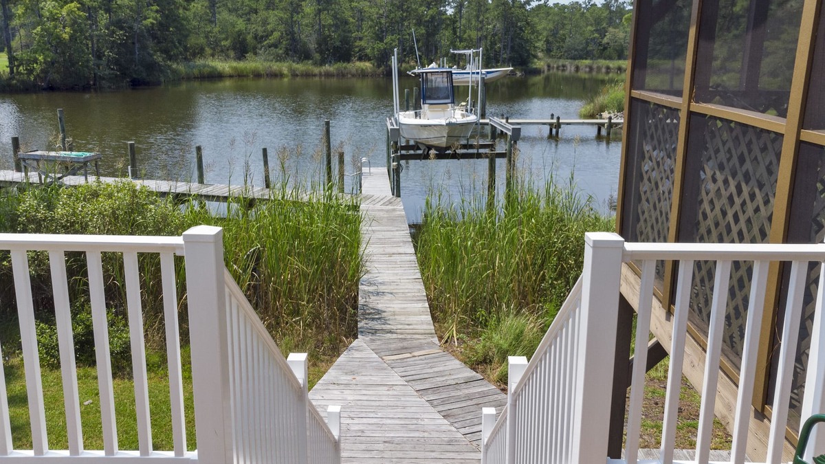 Oriental House | Enjoy the gorgeous creek views at the Tranquil Waters Cottage