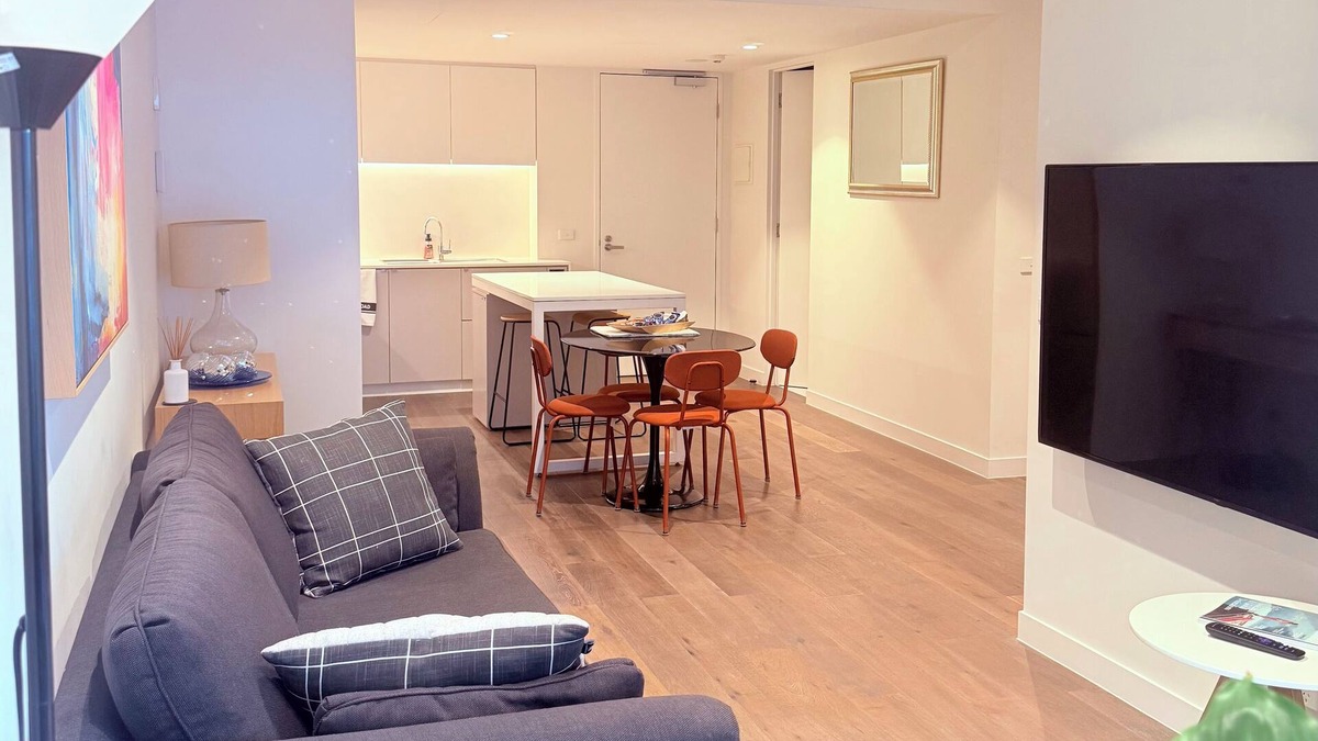 Fitzroy Apartment | Enjoy the local vibe & city surroundings + parking. Modern & family friendly.