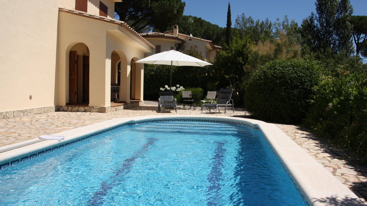 Calonge Villa | Enjoy the peace and comfort of home in a beautiful region