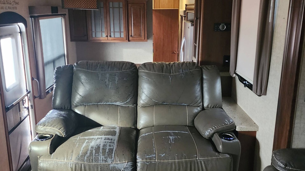 Waveland House | Enjoy the weekend in this enchanting RV while waiting for the Eclipse 2024