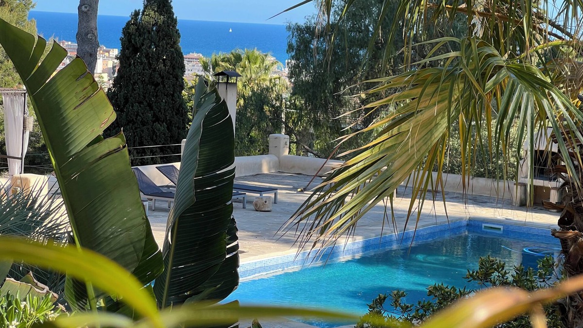 Segur de Calafell Villa | ENJOY THIS CHARMING OASIS CLOSE TO THE BEACH, BARCELONA AND SITGES. BIG POOL.