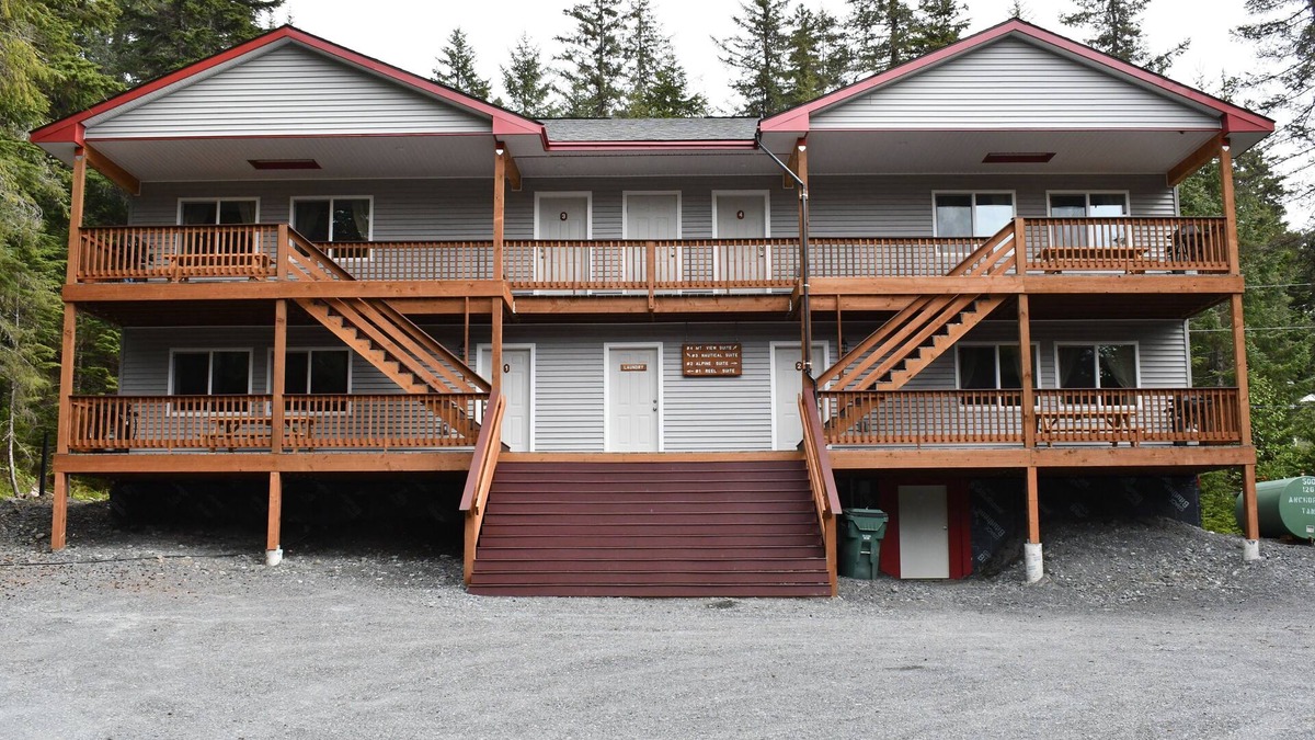 Bear Creek Cabin | Enjoy this Newly Constructed Luxury Suite surrounded by Alaska's Natural Beauty